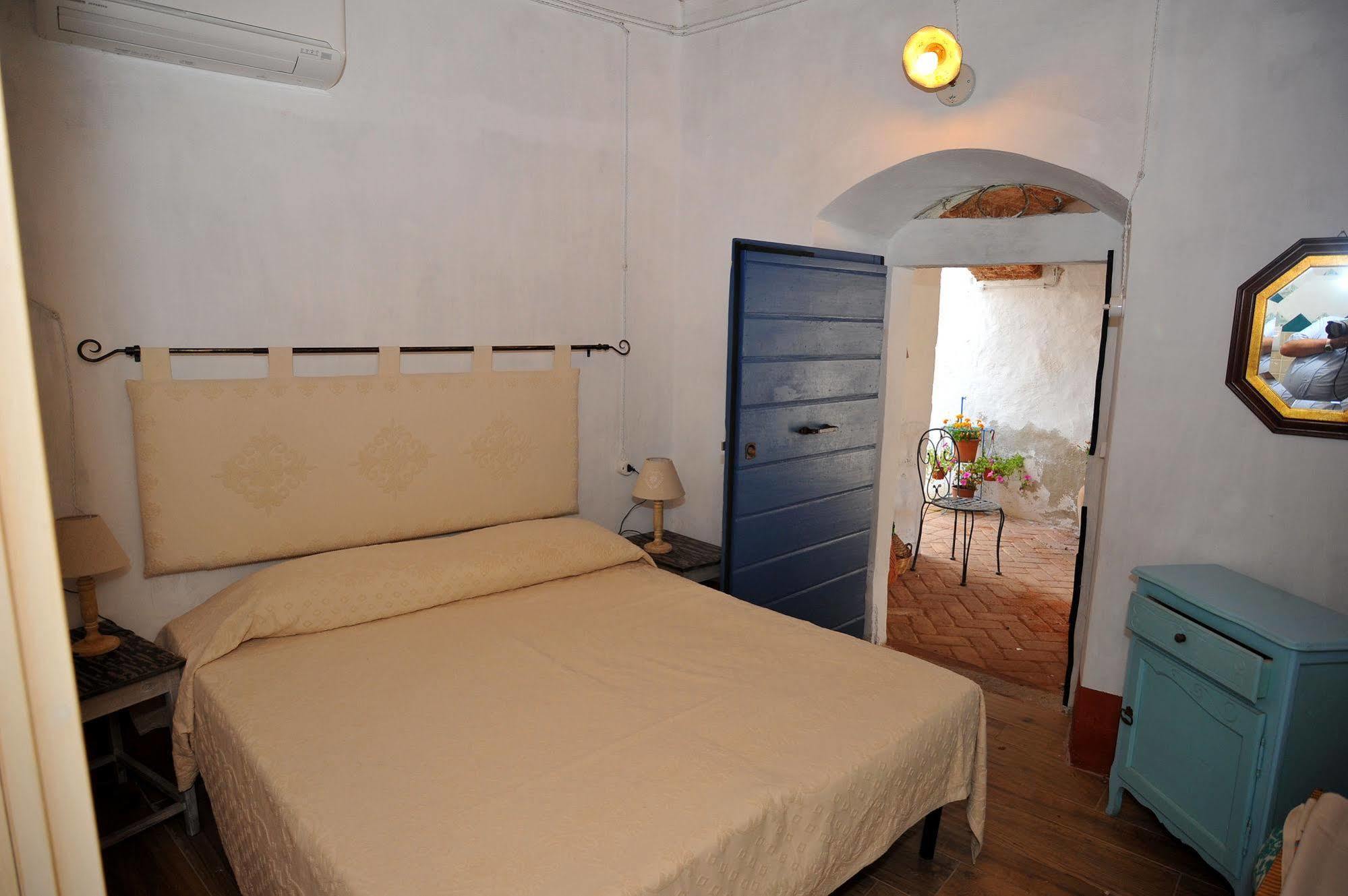 B&B Corte San Lussorio Oliena Exterior foto