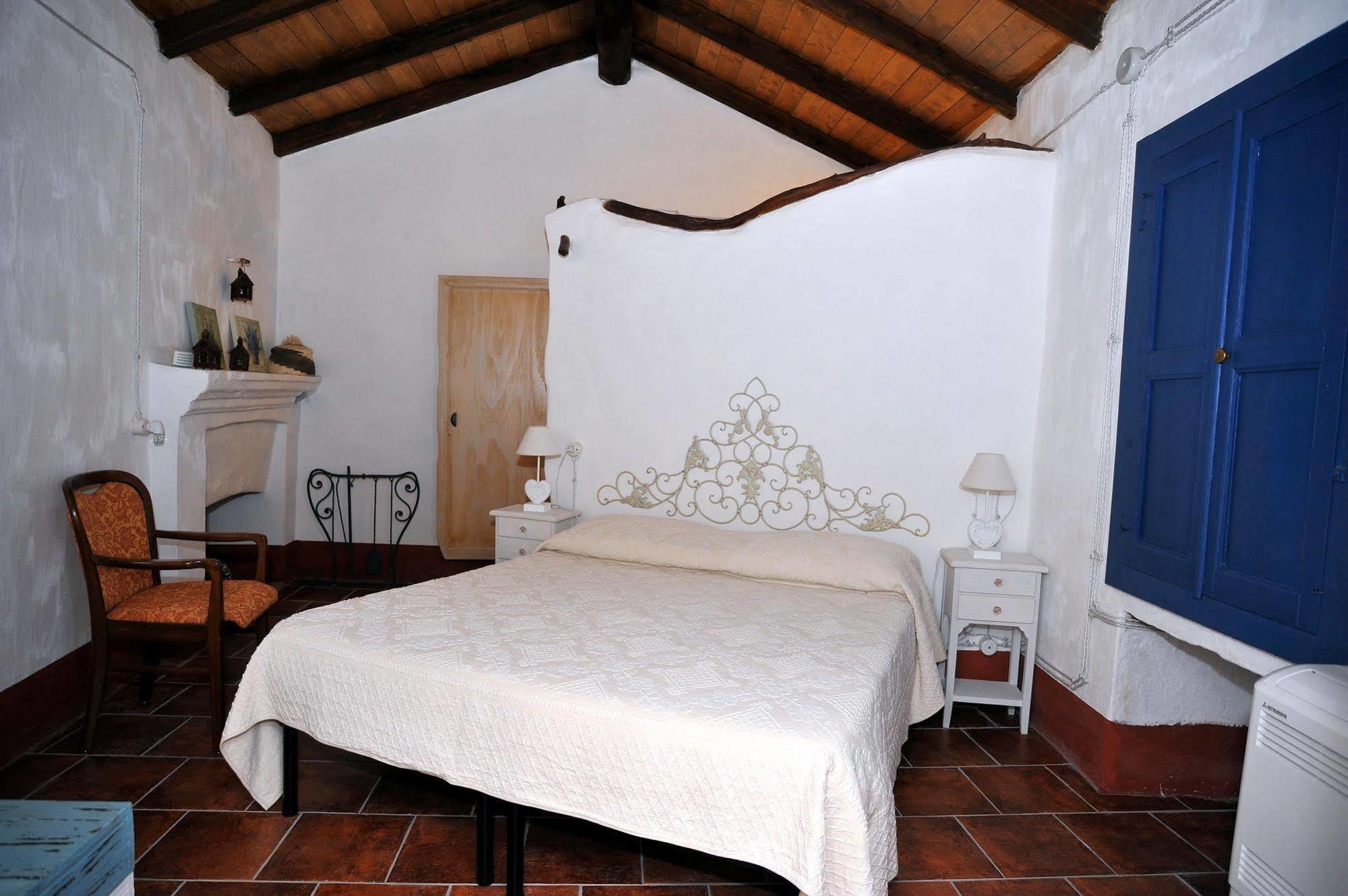 B&B Corte San Lussorio Oliena Exterior foto