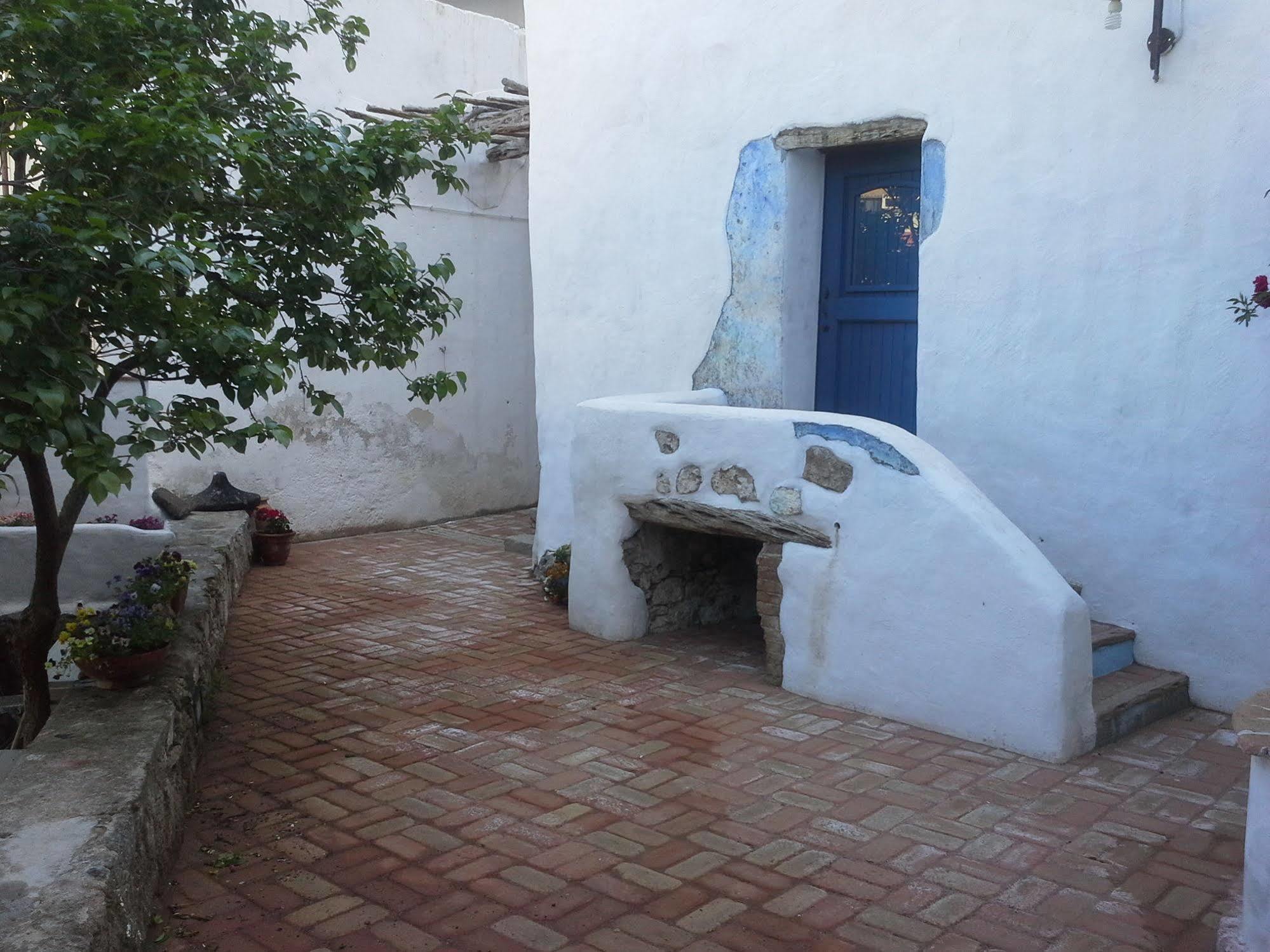 B&B Corte San Lussorio Oliena Exterior foto